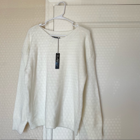(NWT) Velvet and Heart white sweater - Picture 4 of 9